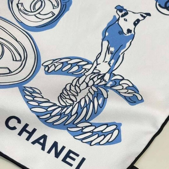 Chanel Sophisticated Blue & White Wrap - Picture 7 of 7